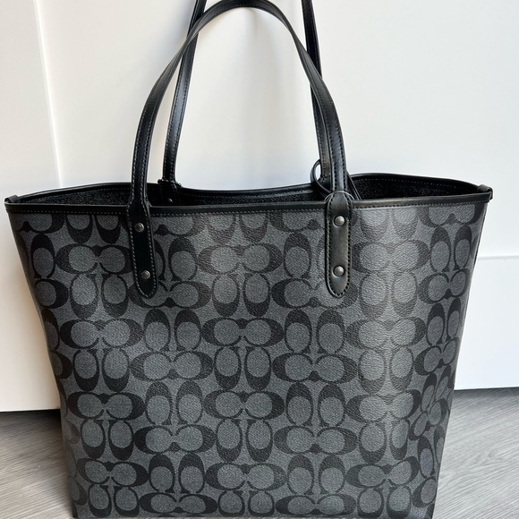 COACH NWT Black Signature Graffiti Reversible City Tote - Picture 2 of 4